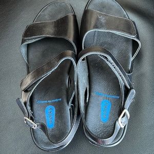 New No Tags Wolky Comfort Black Leather Sandals Size 42.